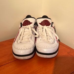 Jordan 2s men size 12 low top